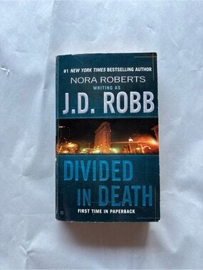 J.D. Robb Divided in Death In Death Ser. Paperback Fiction Novel Penguin